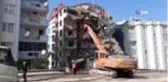Çöken 9 katlı binanın yıkım çalışmalarının yapıldığı görüntüler ortaya çıktı