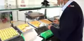 Dar gelirli ailelerin baklava alamamasından etkilendi, askıda baklava uygulaması başlattı
