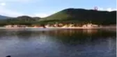 Tahtalı Yaylası bungalov evleri, göleti ve ormanıyla eşsiz bir manzara sunuyor