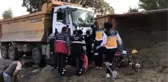 2 hafriyat kamyonu çarpıştı: 1'i ağır 2 yaralı