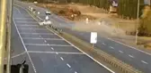 3 kişinin yaralandığı kaza güvenlik kamerasında