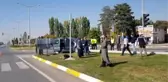 Düğünden dönenlerin bulunduğu araç direğe çaptı: 4 yaralı
