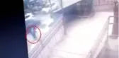 Feci kaza! Kontrolsüz geri giden araç yaşlı kadını ezdi