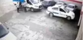 Kontrolden çıkan aracı son anda fark ederek kurtuldular
