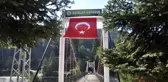 Aşk ve sevginin sembolü Aşıklar Köprüsüne Azerbaycan bayrağı asıldı