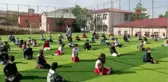 Öğrencilere halı sahada Peygamber Efendimizin çocuk sevgisi anlatıldı