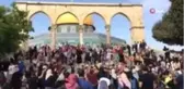 Binlerce Filistinli Peygamberimizin doğum yıl dönümü münasebetiyle Mescidi Aksa'ya akın etti