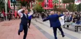 Kaymakam ve belediye başkanı 29 Ekim töreninde zeybek oynadı