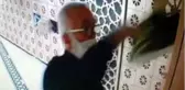 Camiden ayakkabı çalan hırsız kamerada