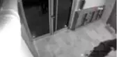 Çaldığı ayakkabıları taşırken zorlandı...Hırsızlık zanlısı kamerada