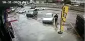 Temizlik görevlisinden örnek davranış...Yerde bulduğu para dolu poşeti sahibine teslim etti