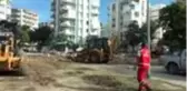 Yıkılan binanın içinde bir delik bulup hayata tutundular