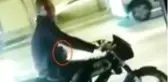 Bu kez de bira kutusuyla motosiklet sürerken görüntülendi