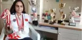 Satranç şampiyonu görme engelli kız iki defa kanseri de şah mat etti