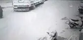 Son dakika haberleri! Motosiklet sürücüsünün otomobilin altında kaldığı kaza güvenlik kamerasında