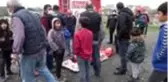 Hayvanları için ahır yapan adam çatıdan düşüp yaralandı