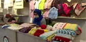 Ordulu annelerden depremzedeler için atkı ve bere