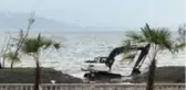 Şoke eden görüntü! Sapanca Gölü'nü soktukları kepçe ile talan ettiler