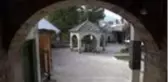 Mostar'ın tarihi çarşısındaki dükkanlar, salgın nedeniyle kapılarına kilit vuruyor