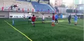 Küçükçekmece'de sosyal mesafeli ayak tenisi turnuvası