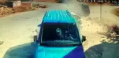 Son dakika haberi... Park halindeki aracın içinde hayatının şokunu yaşadı, o anlar kamerada