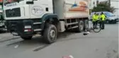 Kamyonun çarptığı bisiklet sürücüsü hayatını kaybetti... O anlar kamerada