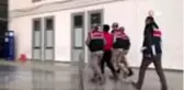 Jandarmanın önünden geçerken tabancalı poz veren şahıs tutuklandı