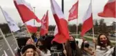 Polonya'da Bağımsızlık Günü yürüyüşünde aşırı sağcılar polisle çatıştı