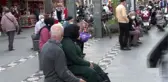 Antalya'da denetimlere rağmen maske var, sosyal mesafe yok
