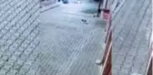 Motosiklet, belediye temizlik görevlisine çarptı: 2 yaralı