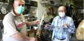 Çöplerden eski eşya toplayarak başladıkları antikacılık, meslekleri oldu