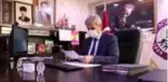 Doktor belediye başkanı salgına karşı halkı anonsla uyardı