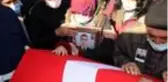 Şehit Teğmeni 2,5 aylık eşi gözyaşlarıyla uğurladı