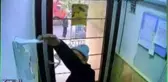 Sebze satıcısı sipariş getirdiği adreste ellerine sıktığı
