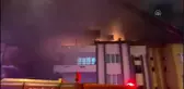 Apartmanın çatı katında çıkan yangın söndürüldü