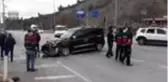 Hafif ticari araçlar çarpıştı: 2 yaralı