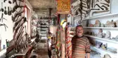 Emekli öğretmen 50 yıldır topladığı antika eşyalarla evini müze haline getirdi