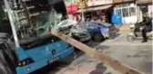 Feci kaza! Otobüsün camından direk girdi, şoför ölümden kıl payı kurtuldu