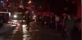 Ümraniye'de yangın çıkan evde mahsur kalan 8 kişiyi itfaiye kurtardı