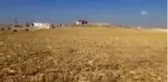 Tarlalarında oluşan 2 obruğa rağmen tarıma devam ediyorlar