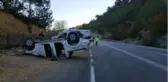 Buzlanan yolda tır ile pikap çarpıştı
