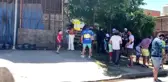 BUENOS AIRES - Hayranları, Maradona'nın doğduğu evin önüne çiçekler ve kartlar bıraktı