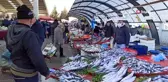 Kilosu 10 TL'ye kadar düşen hamsi fiyatı ile vatandaşın yüzünü güldürdü