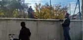 Bahçe teline değen boruyu istemeyen komşuya vatandaştan tepki: Sizin komşuluğunuz bu mu?