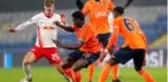 Başakşehir'de Skrtel ile çarpışan Bolingoli oyuna devam edemedi