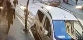 İşe gitmeye çalışan kadının dehşeti yaşadığı kaza kamerada