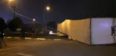 Mobilya yüklü tır devrildi faciadan dönüldü