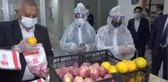 Afyonkarahisar Belediyesinden karantinadaki vatandaşlara meyve ikramı