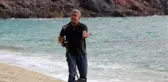 Dedektörle altın arayan dalgıç: Deniz bana her zaman ekmeğimi veriyor