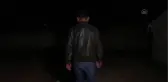 Üç küçük kardeş, gece uykuya dalabilmek için gündüz topladıkları kartonları yakıyor
